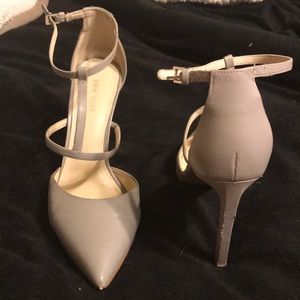 Nine West T strap Stilletos